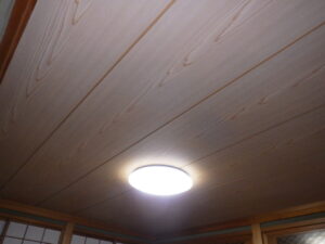 見透かし天井の交換完了になります。