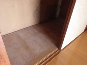 洋室　押し入れ　施工前