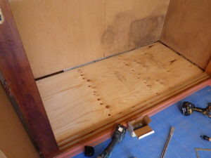 合板を取付けていきます。