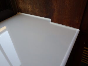 取り合い部分をコーキング処理を行っていきました。