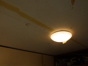 天井　パテ処理１回目完了。