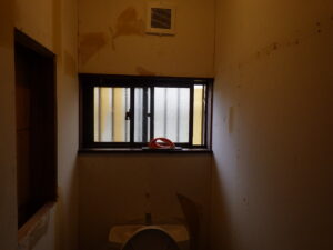 トイレのパテを行っていきました。