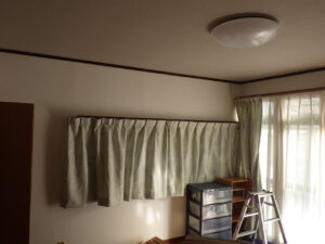 洋室の養生剝しが完了になります。