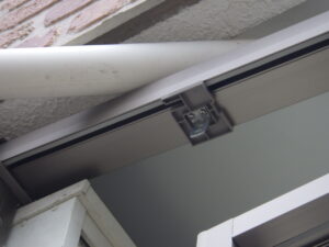 割方立キャップの取付け完了。