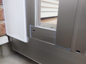 コーキング充填完了になります。