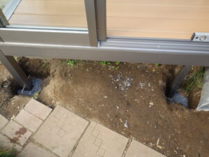 柱の固定を行っていきます。