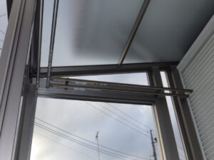 カーテンレール取り付け完了になります。