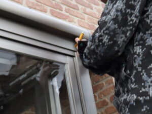 雨樋の取り付けを行っていきます。