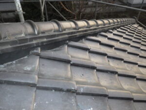 西面　片面漆喰完了。