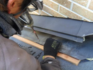 下地(桟木)の取り付けを行っていきます。