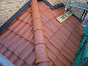 棟瓦の取り付け完了になります。