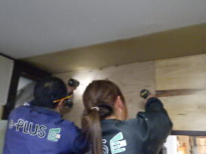 下地を取り付けていきます。