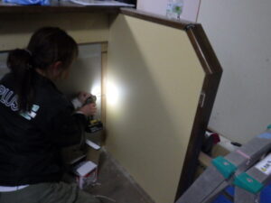 天板部分には、石膏ボード張っていきます。