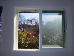 玄関口のインプラス取り付け完了になります。