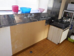 キッチンの撤去完了になります。
