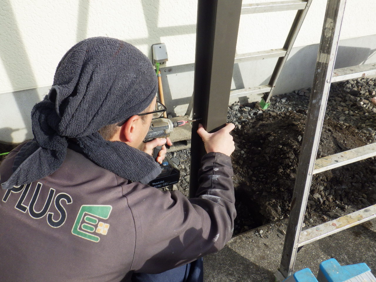 スクリーン波板の下地（胴縁）取付