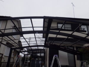 ↓ 既存のポリカ平板の解体完了になります。