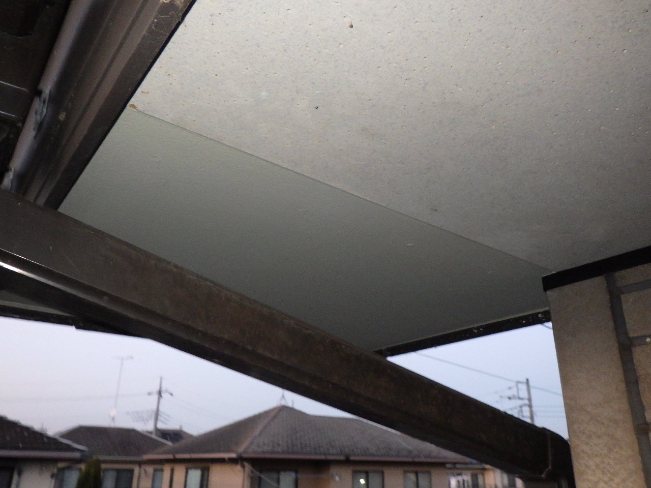 軒天補修後のきれいに張り替えられた状態