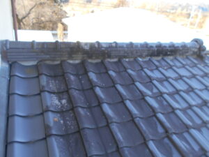 下屋根　南面漆喰入れ替え前