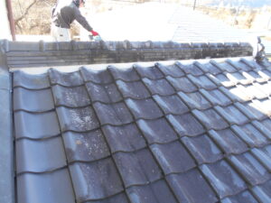 下屋根北面漆喰入れ替え完了。