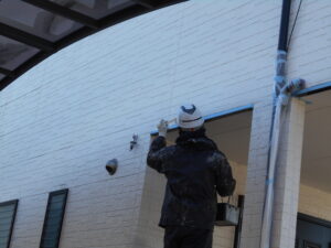 中塗りを行っている様子。