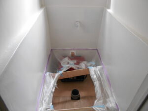 １回目トイレ塗装完了。