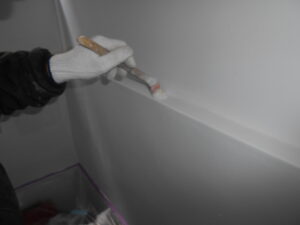 取り合いは目地刷毛を使っていきます。 