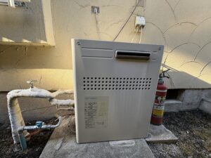 給湯機の施工前になります。