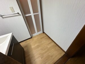 洗面脱衣所の仕上げ（床CF・壁クロス）