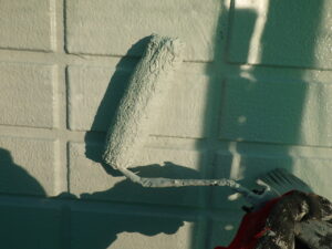 中段の上塗り塗装を行っています。