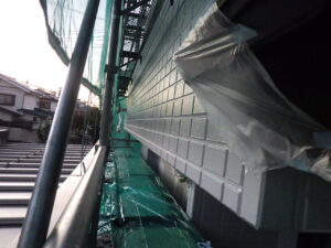 中段　南面上塗り塗装完了。