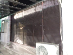 上塗りの吹き付け塗装完了になります。