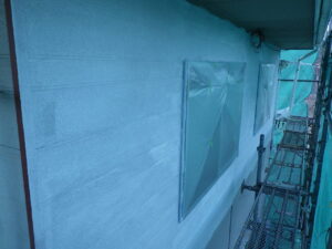 2階部分の外壁下塗り塗装は、西面と南面を残して終了になります。