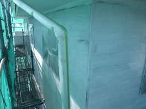 下塗り塗装完了になります。