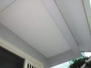 外壁・軒天の取り合い塗装完了になります。