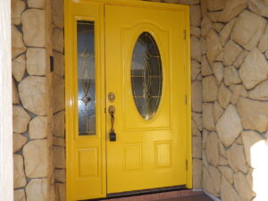 玄関ドア塗装・補修作業完了になります。