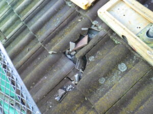 瓦の割れ・欠けの写真