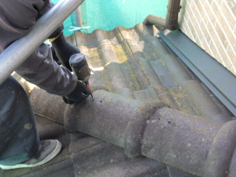 既存瓦の解体・撤去（イメージ）