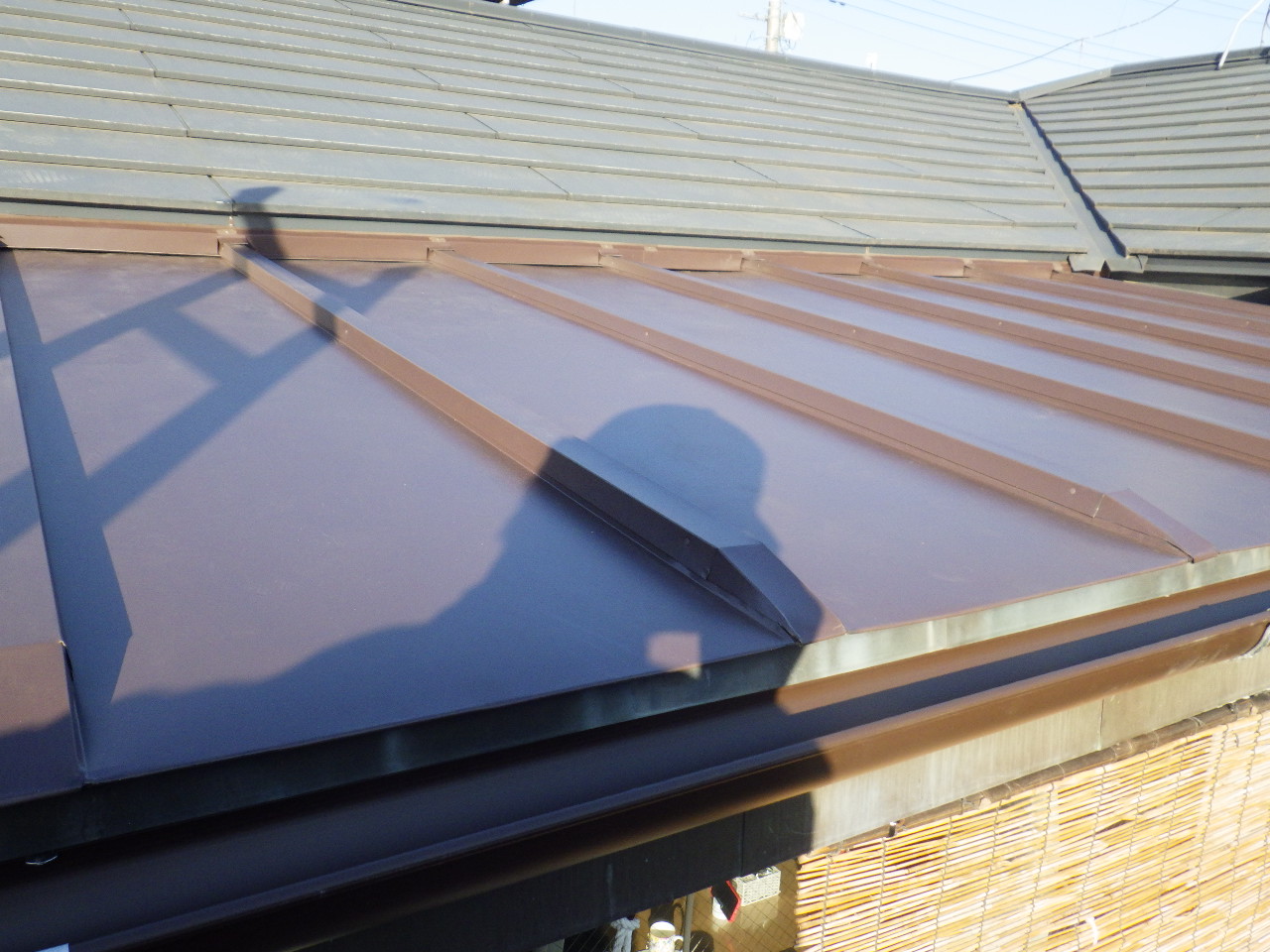 施工後：瓦棒葺きで葺き替え完了