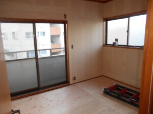 ２階和室②クロス剥し完了。