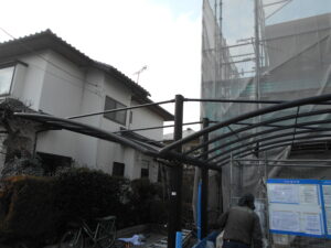 支柱の中塗り塗装完了。