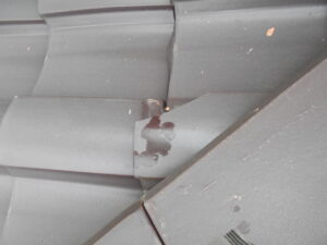 下屋根の瓦交換前