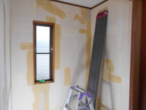 2階納戸パテ完了。