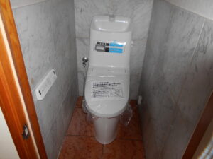 1階のトイレ取付け完了。