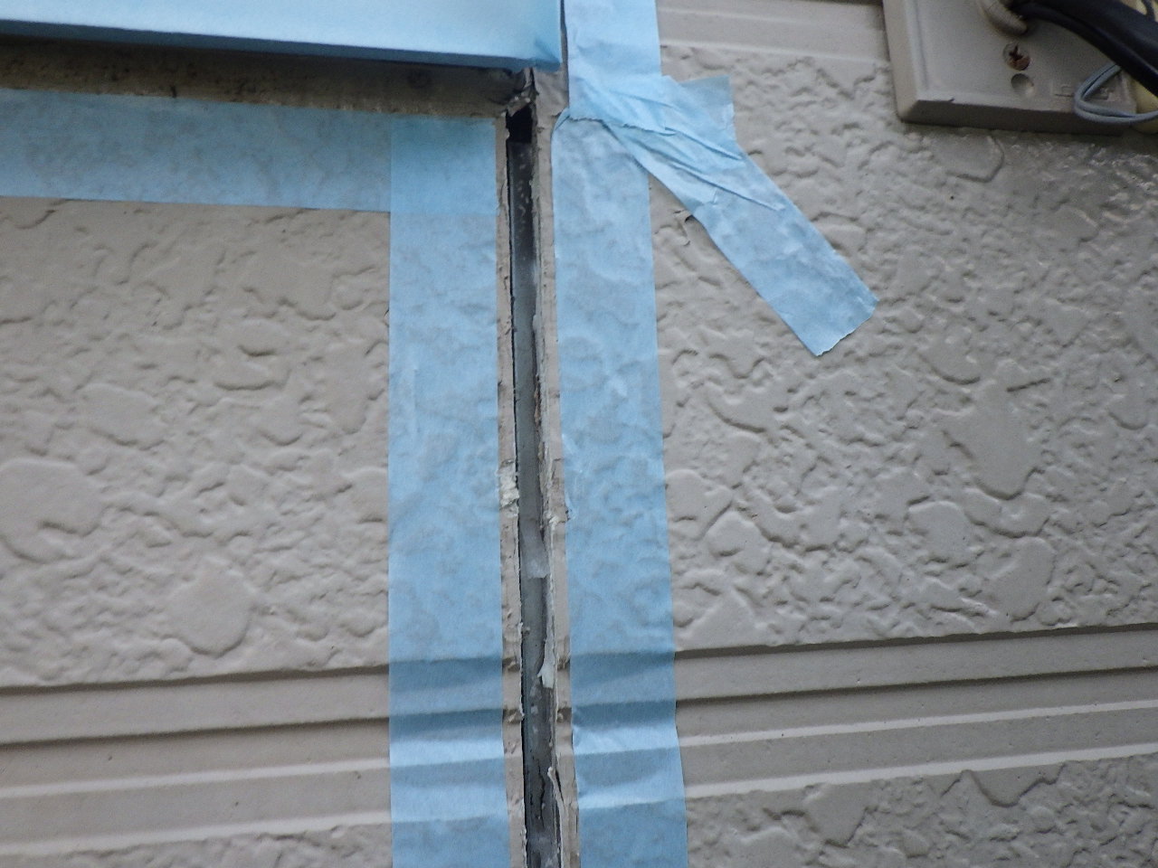 コーキング撤去、養生