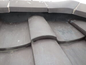 大棟部分の漆喰入れ完了になります。