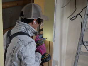 石膏ボード張りの様子になります。