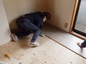 カット後は、仮置きを行って微調整を行います。