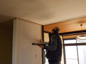 パテ処理【1回目】の様子になります。