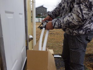 既存のナットを入れ、フレア加工をしていきます。